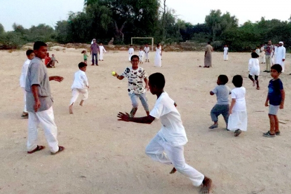 امام جمعه اهل سنت جزیره کیش:احیا کردن سنت ها و بازی های محلی جوانان را به آینده دلگرم می کند