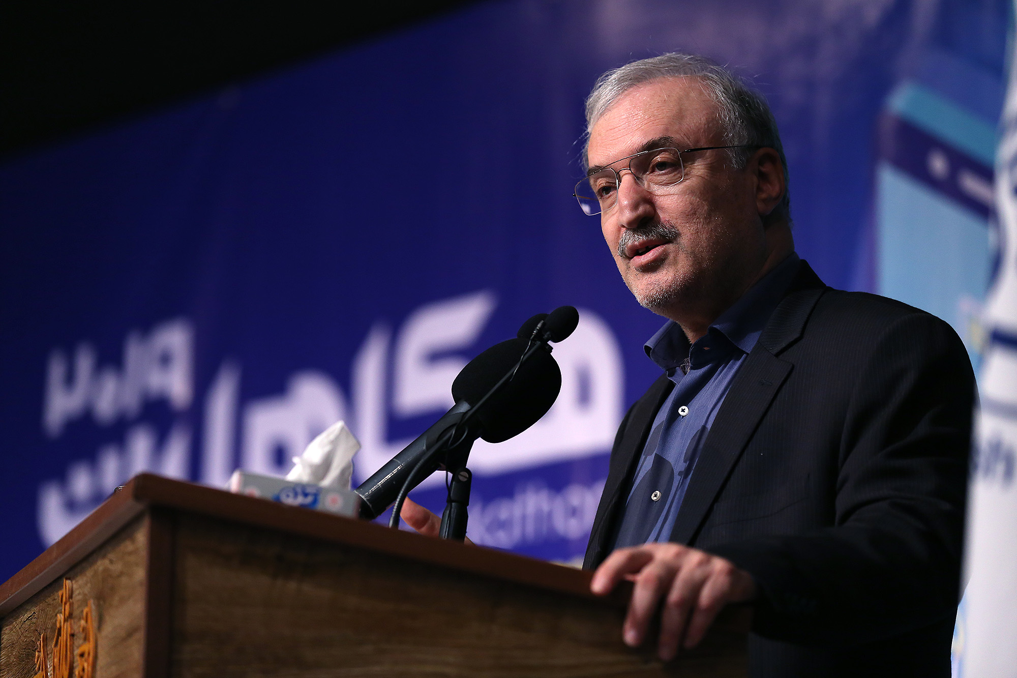 وزیر بهداشت: غلط می کند معاونتی که در به روی نخبگان ببندد/ امروز کل دولت و حکومت محتاج اندیشه های جوان است