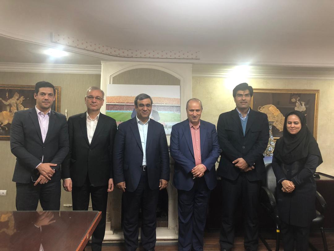 نشست رئیس فدراسیون فوتبال و مسئولان منطقه آزاد کیش برگزار شد