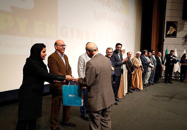 تقدیر بیمه دی از مهندسان کیش در اولین همایش گرامیداشت روز مهندس